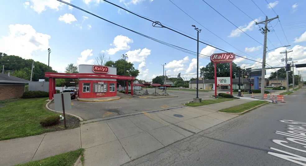 Primary Photo Of 118 N College St, Piqua Fast Food For Lease