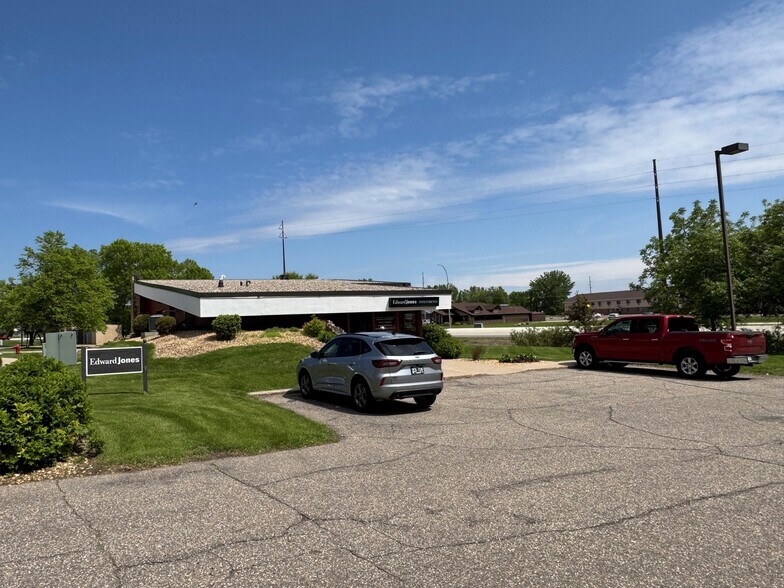 More Photos Of 2110 9th St E, Glencoe Industrial For Lease