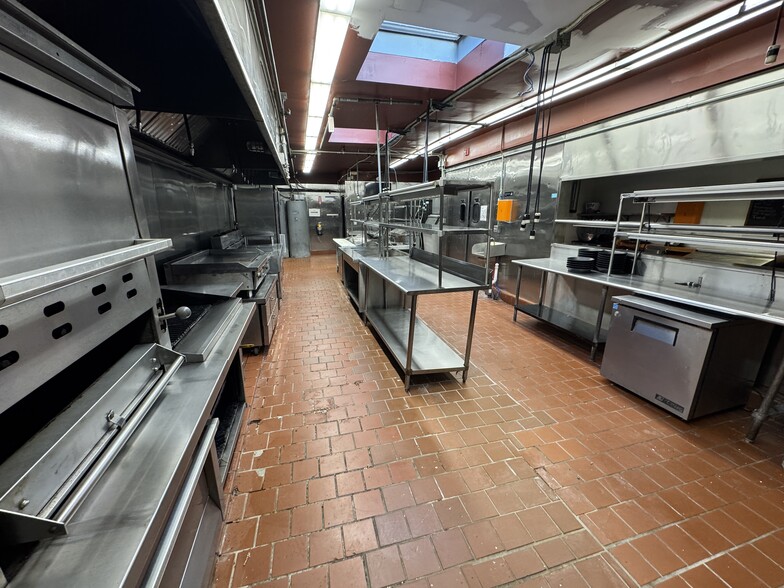 More Photos Of 388 Medford Ave, Patchogue Restaurant For Lease