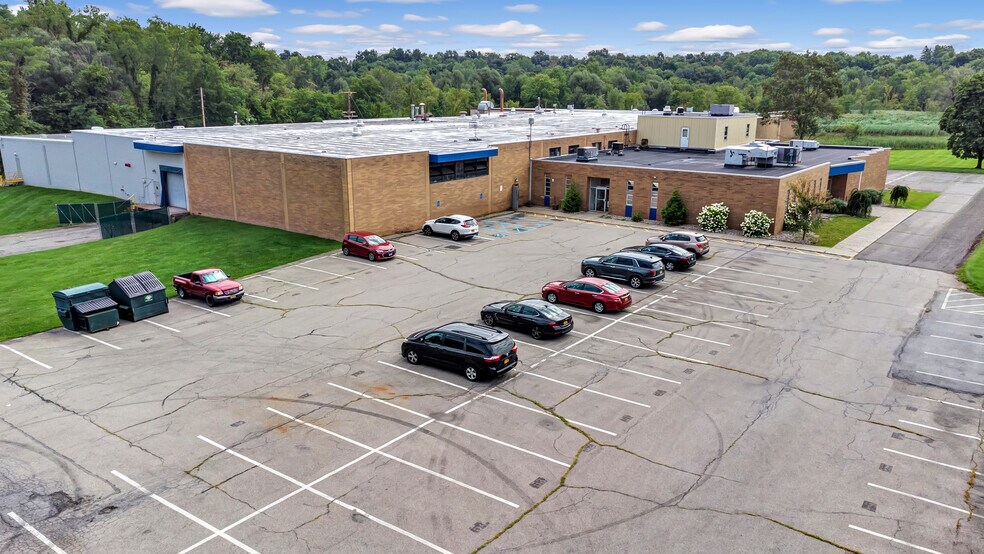 More Photos Of 150 Coldenham Rd, Walden Warehouse For Sale