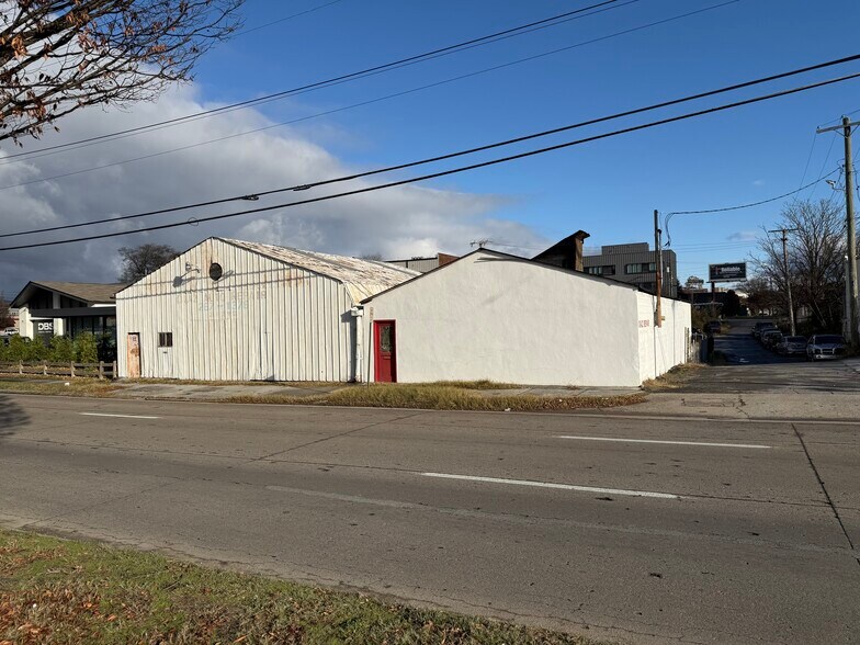 More Photos Of 23 W 20th St, Chattanooga Service For Sale