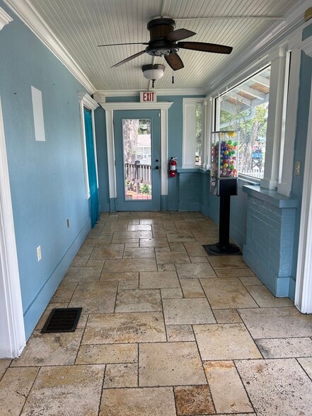 More Photos Of 658 West Ave, Clermont Restaurant For Lease