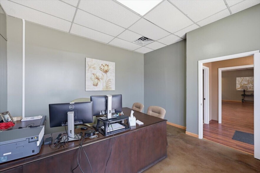 More Photos Of 148 W Green St, Hazlehurst Office For Sale