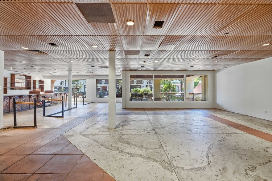 More Photos Of 24258-24274 Main St, Newhall Restaurant For Lease