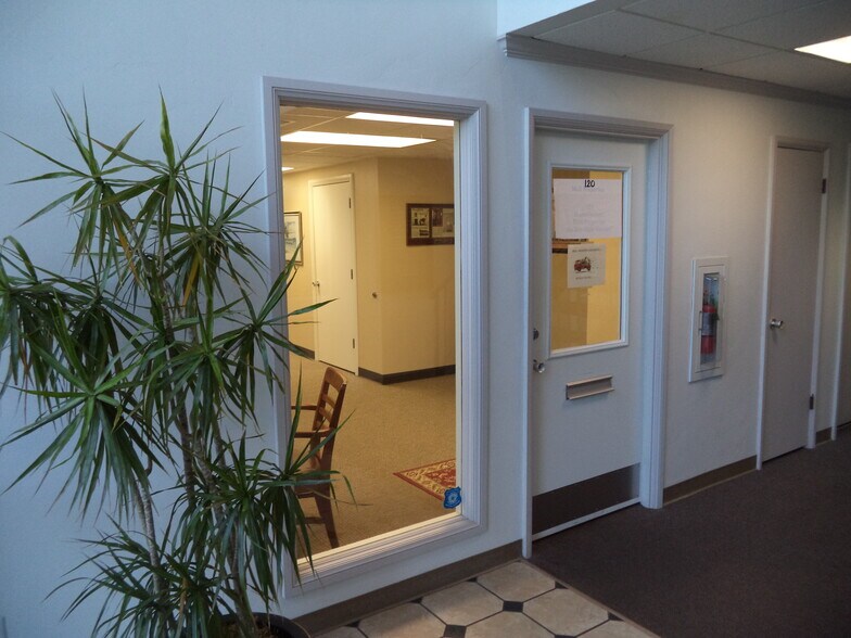 More Photos Of 7201 N Classen Blvd, Oklahoma City Office For Lease