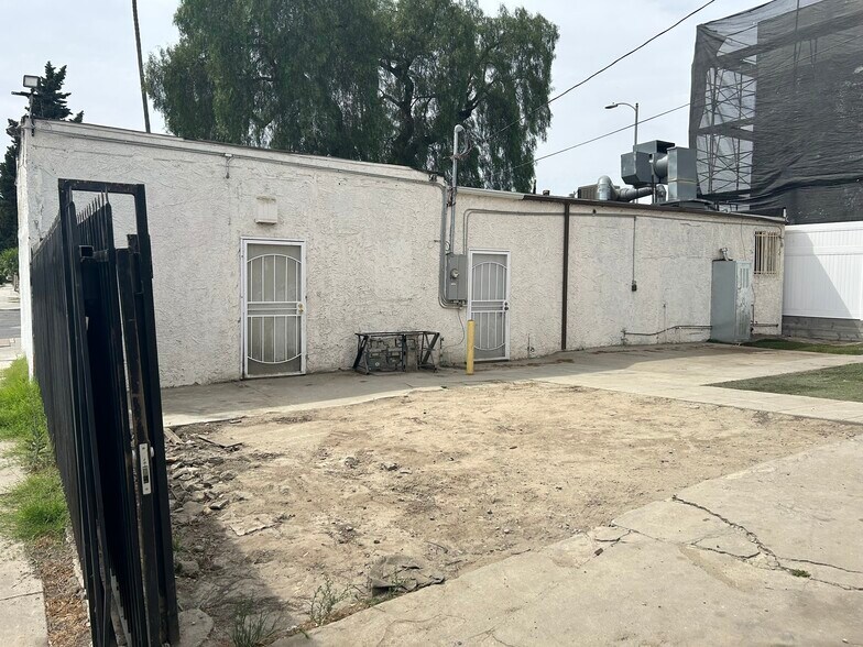 More Photos Of 8122 Avalon Blvd, Los Angeles Storefront Retail Residential For Lease