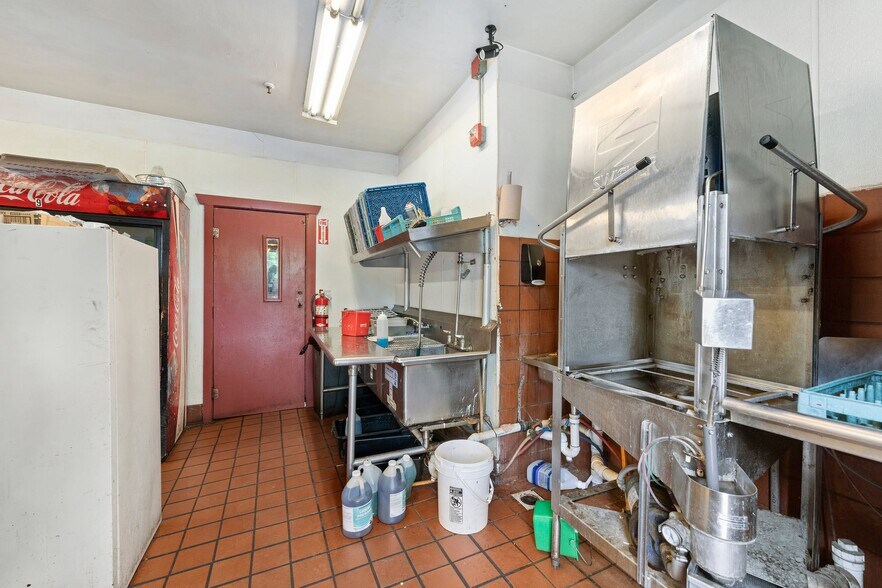 More Photos Of 809 Nooseneck Hill Rd, West Greenwich Restaurant For Sale