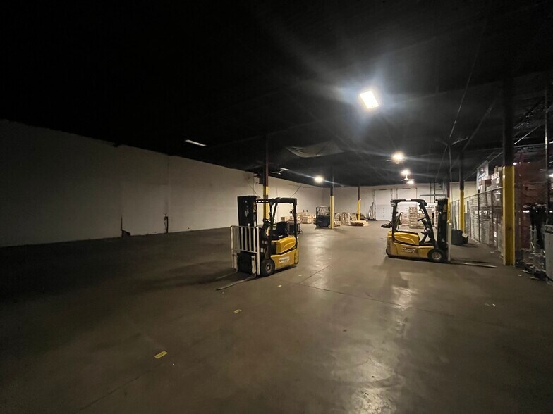 More Photos Of 146 Campanelli Pky, Stoughton Warehouse For Lease