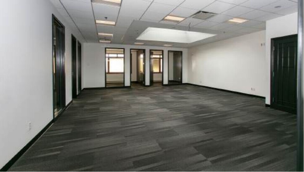 More Photos Of 4817-4833 Rue Sherbrooke O, Westmount Office For Lease
