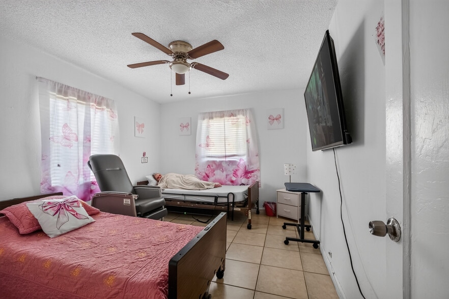 More Photos Of 7151 SW 42nd St, Miami Assisted Living For Sale