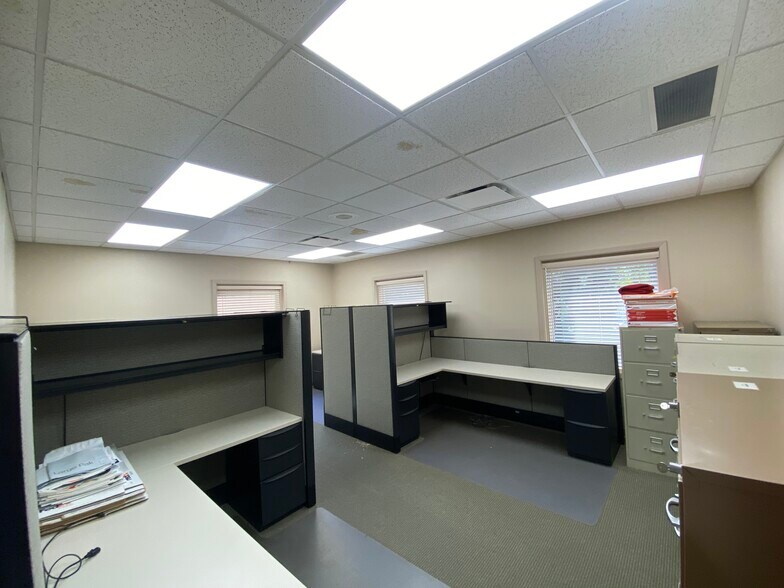 More Photos Of 962 Us-51, Madison Office For Lease