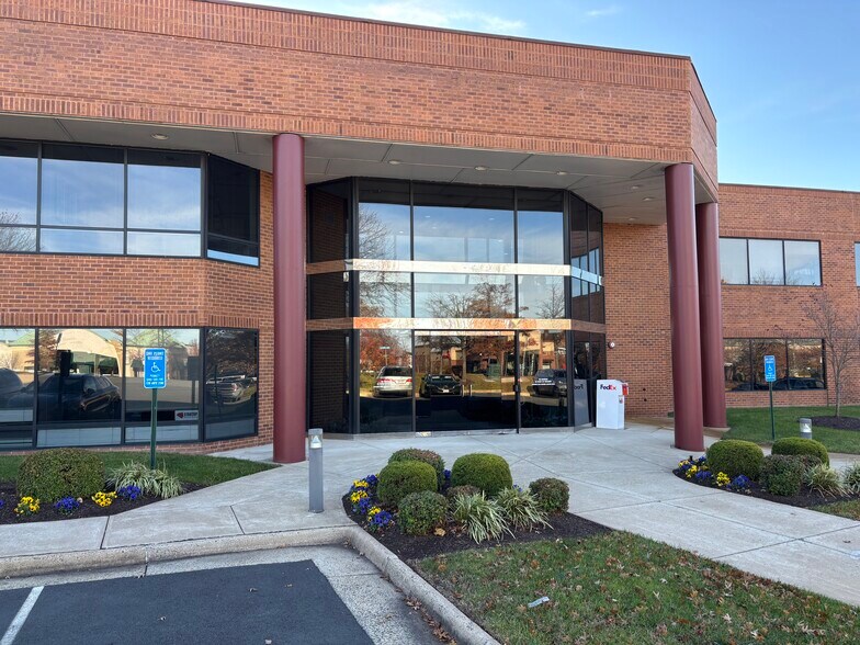 More Photos Of 14325 Willard Rd, Chantilly Office For Lease