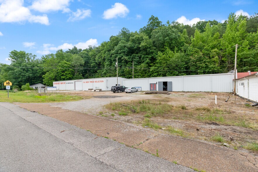 More Photos Of 1416 Highway 70 W, Waverly Flex For Sale