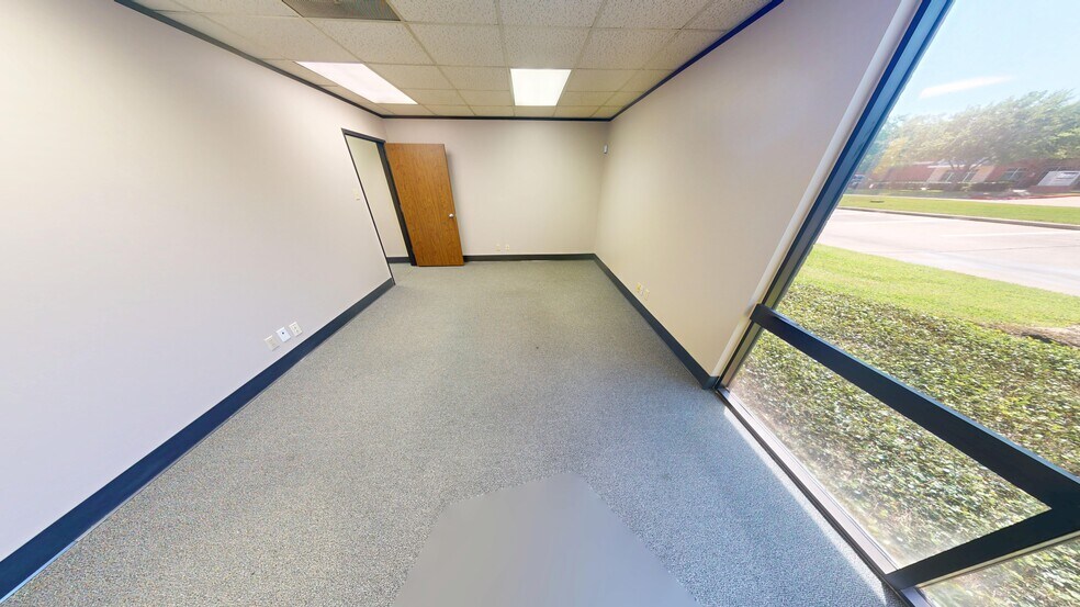 More Photos Of 9776 Whithorn Dr, Houston Showroom For Lease