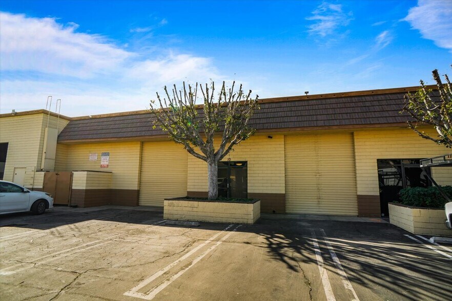 More Photos Of 12455 Branford St, Pacoima Warehouse For Sale