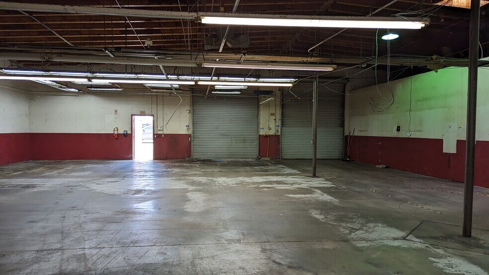 More Photos Of 6131 Quail Valley Ct, Riverside Manufacturing For Sale