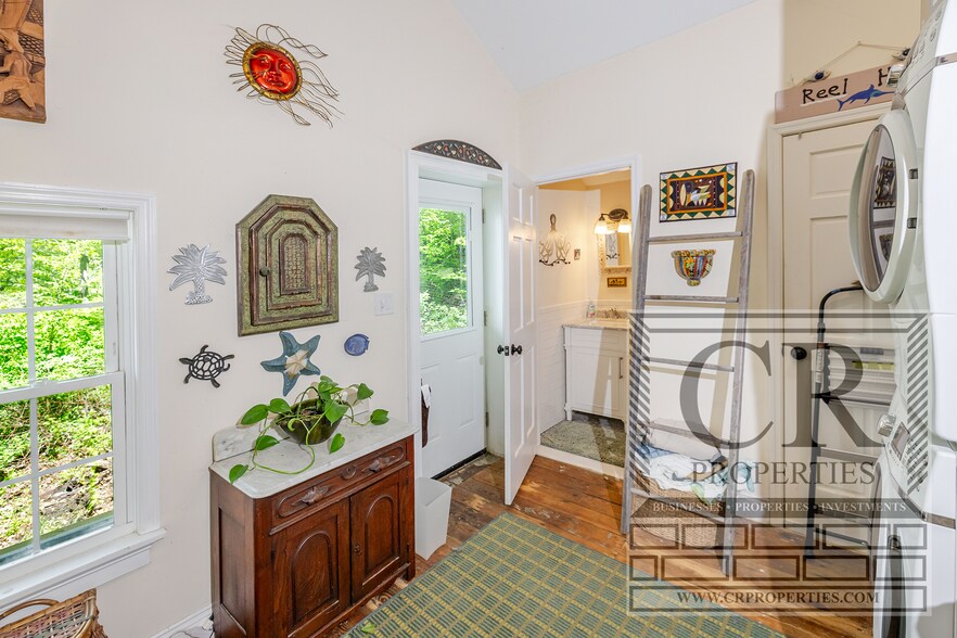 More Photos Of 5768-5774 Albany Post Rd, Rhinebeck Freestanding For Sale