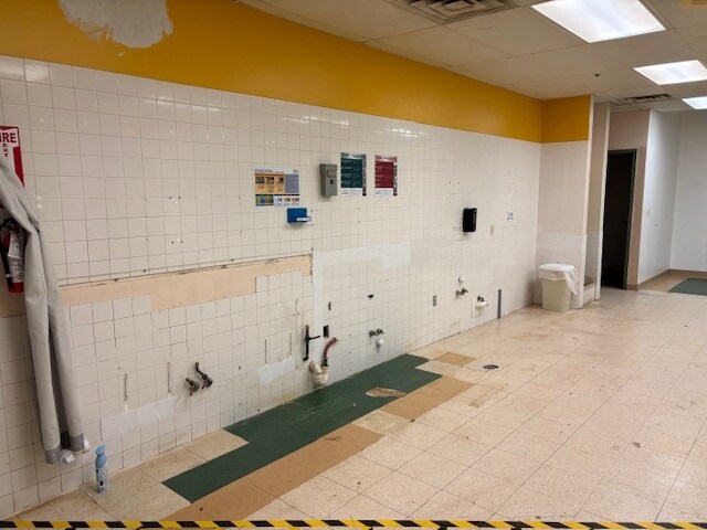 More Photos Of 3707 Darrow Rd, Stow Freestanding For Lease