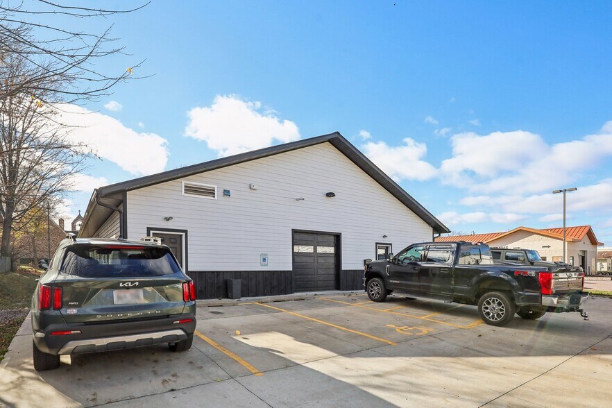 More Photos Of 613 Broadway, Wisconsin Dells Loft Creative Space For Sale