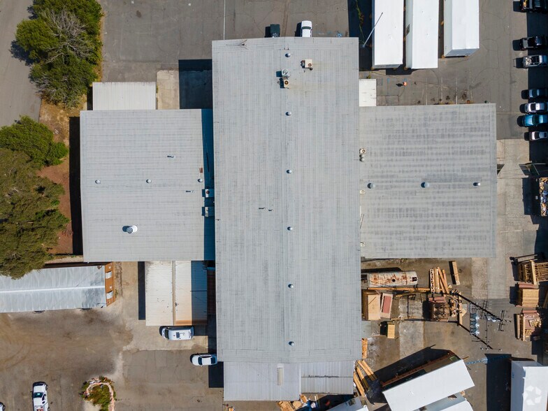 More Photos Of 528 E Mission Rd, San Marcos Manufacturing For Lease