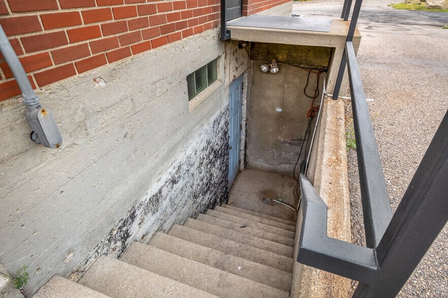 More Photos Of 2225 15th St SE, Calgary Warehouse For Sale