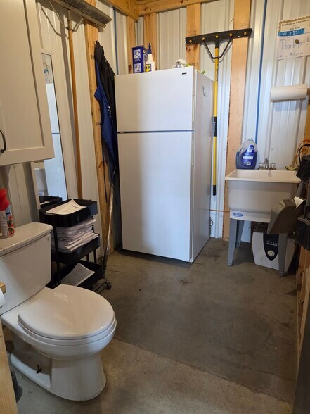 More Photos Of 305 2nd St, Ferrysburg Warehouse For Sale