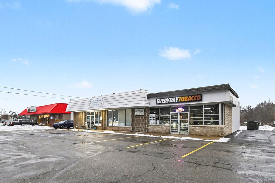 More Photos Of 302-306 S Cedar St, Mason Freestanding For Sale