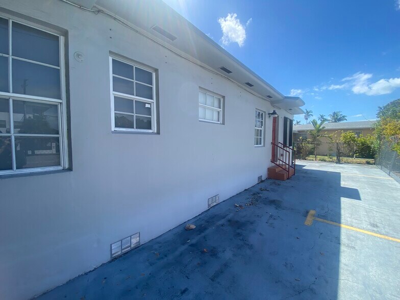 More Photos Of 3080 W Flagler St, Miami Medical For Sale