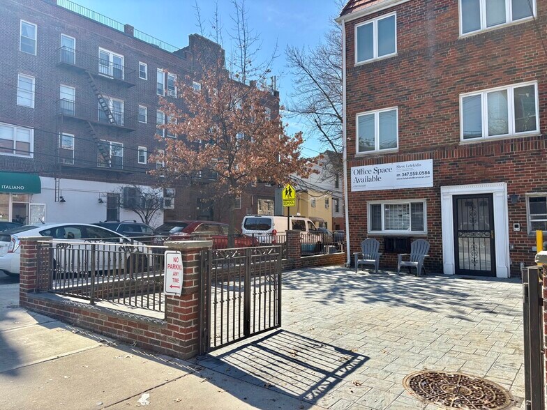 More Photos Of 2302 29th St, Astoria Office For Lease