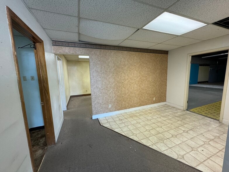 More Photos Of 2458 I 70 Business Loop, Grand Junction Service For Lease