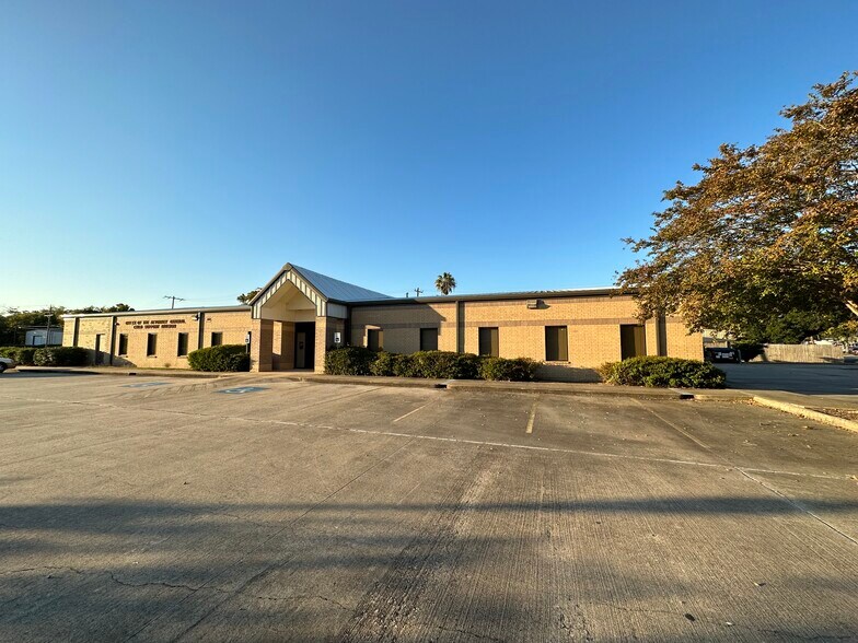 Primary Photo Of 1110 Calder St, Beaumont Medical For Lease