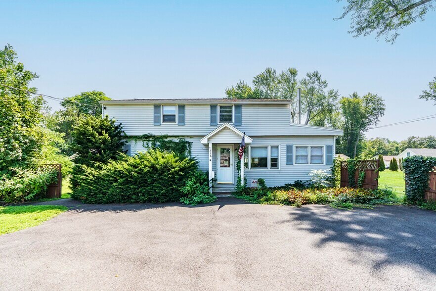 More Photos Of 7316 S Broadway, Red Hook Office Residential For Sale