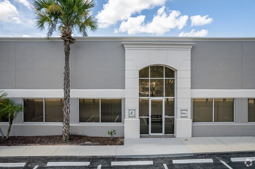 More Photos Of 10060 Amberwood Rd, Fort Myers Light Distribution For Lease