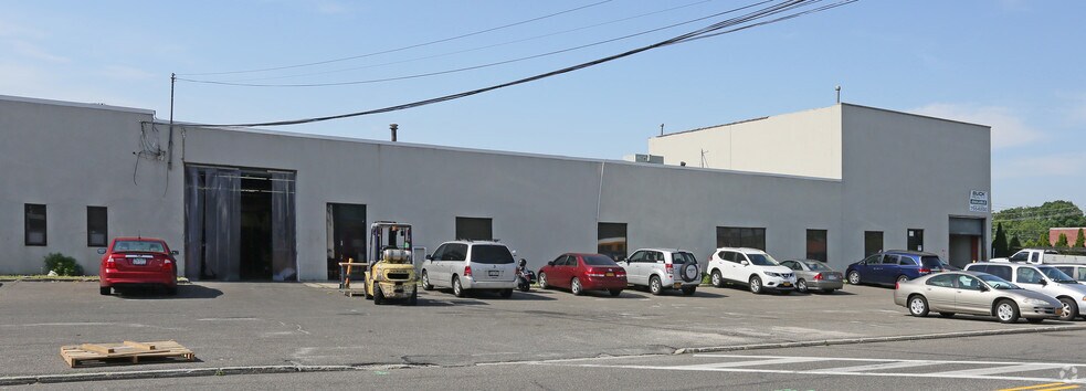 More Photos Of 60 Milbar Blvd, Farmingdale Warehouse For Lease