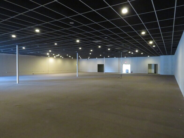 More Photos Of 110 E Waverly St, Morris Unknown For Lease