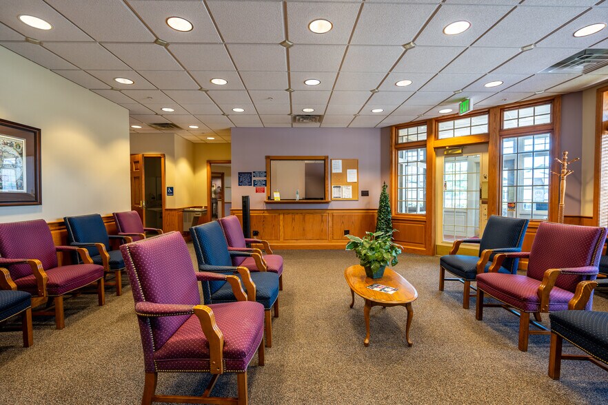 More Photos Of 700 S College Ave, Bloomington Office For Sale