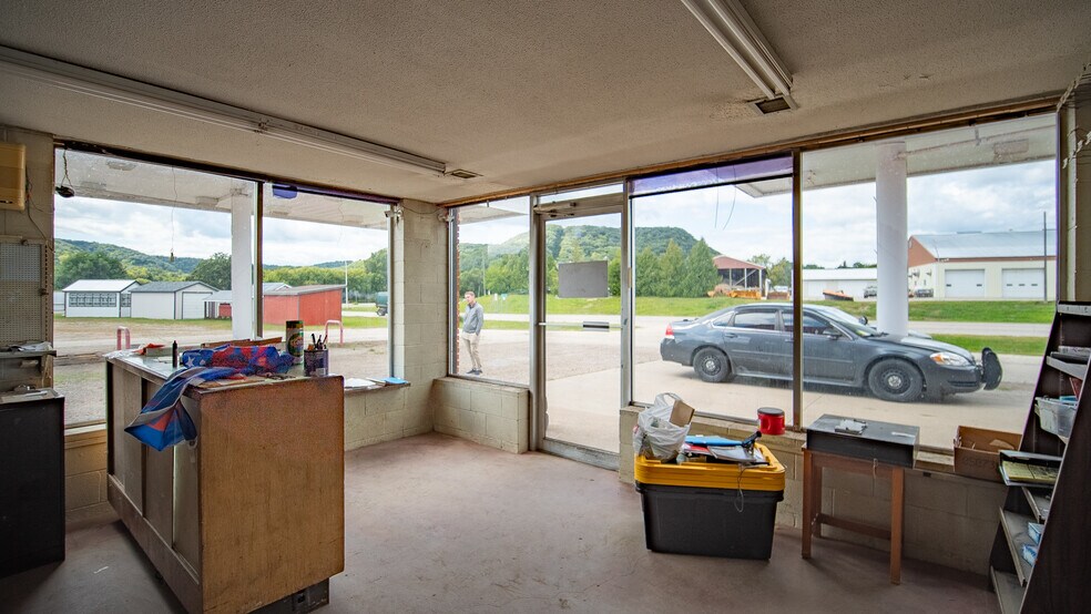 More Photos Of 900 Shields Ave, Wabasha General Retail For Sale