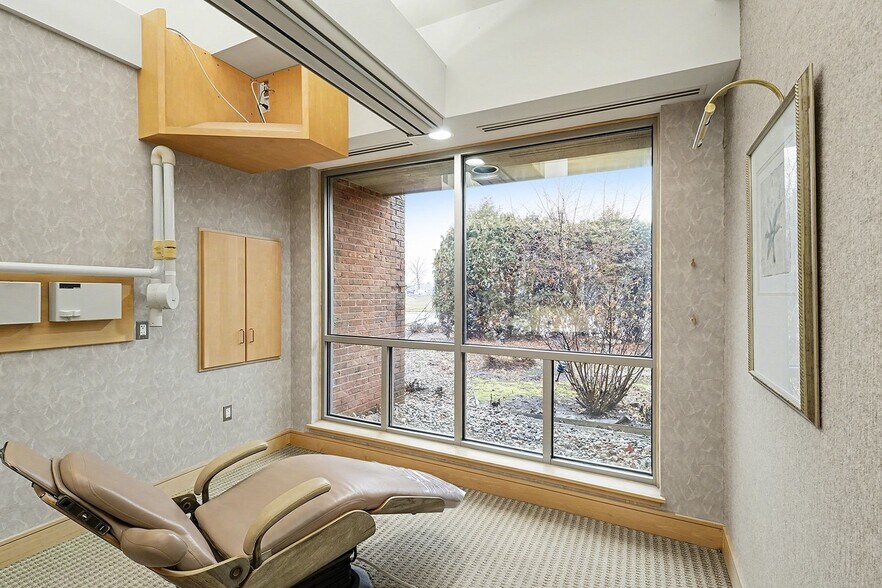 More Photos Of 15555 Silver Pky, Fenton Medical For Sale