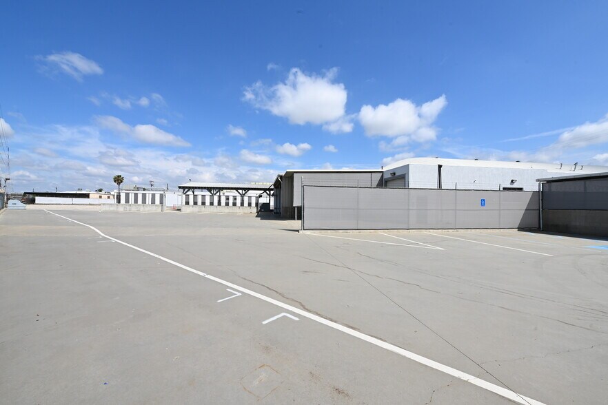 More Photos Of 7311 Radford Ave, North Hollywood Manufacturing For Lease