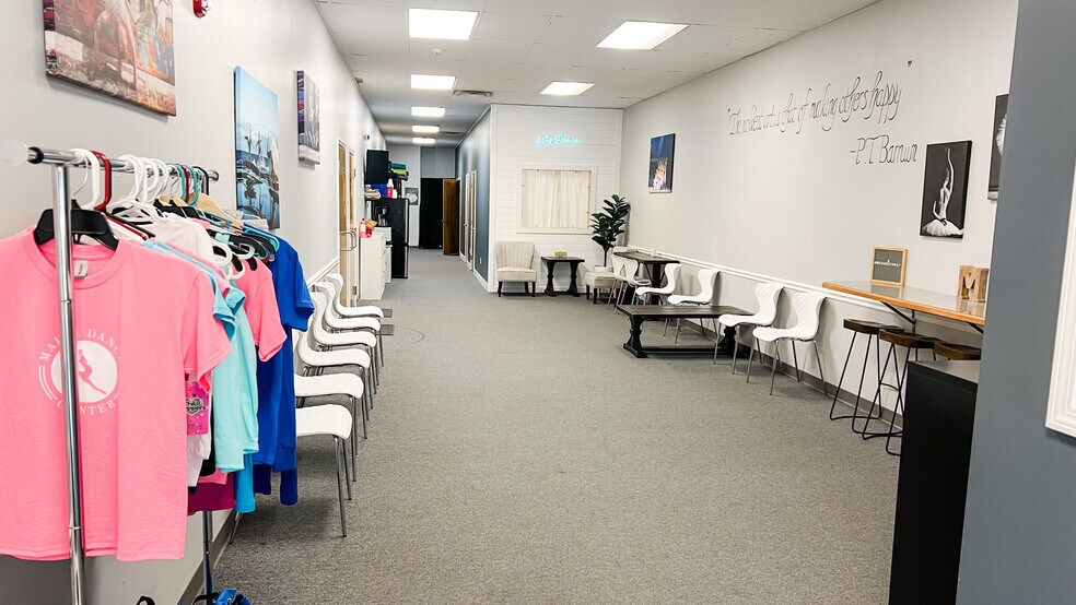 More Photos Of 1233 Roosevelt Trl, Raymond Storefront For Lease