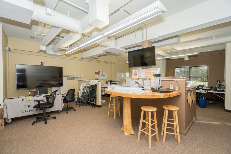 More Photos Of 120 West Ave, Saratoga Springs Office For Sale