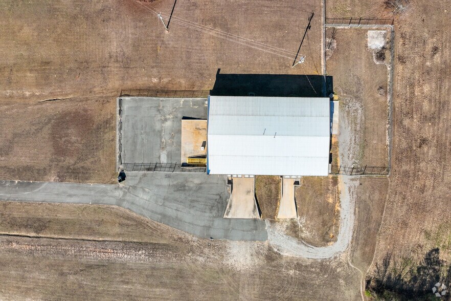 More Photos Of 628 Industrial Park Rd, Roberta Warehouse For Sale