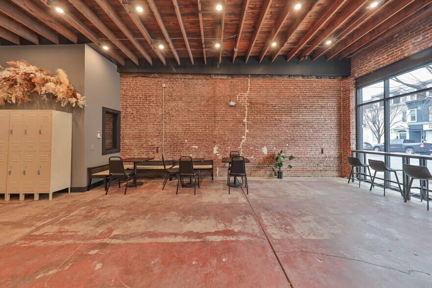 More Photos Of 913-925 Northampton St, Easton Storefront For Sale