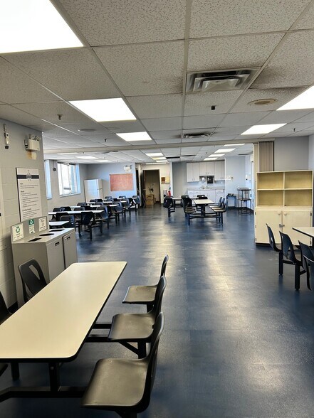 More Photos Of 1130 Wellington St, Chatham-Kent Distribution For Lease