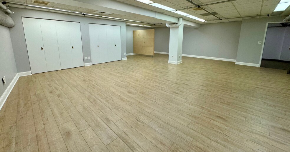 More Photos Of 4180 W Broadway Ave, Robbinsdale Storefront Retail Office For Lease