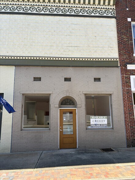 More Photos Of 126 E Main St, Laurens Storefront For Lease
