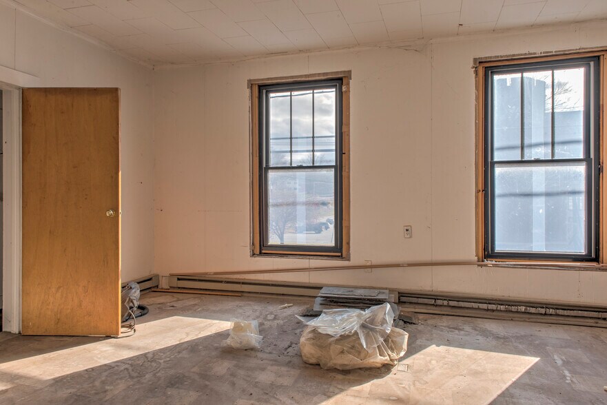More Photos Of 130 Main St, Winchester Apartments For Sale