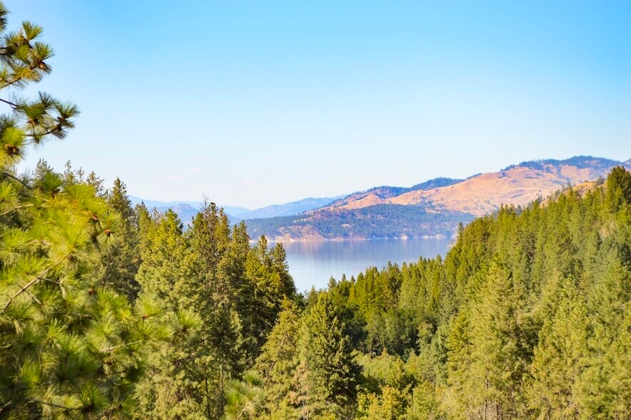 More Photos Of 978 US-395, Kettle Falls Hospitality For Sale