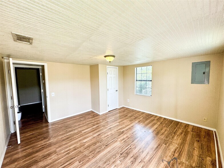 More Photos Of 1425 W Groesbeck St, Stephenville Apartments For Sale