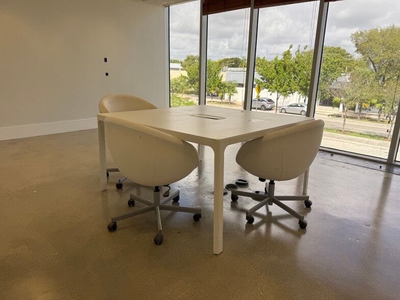 More Photos Of 2434 Hollywood Blvd, Hollywood Office For Sale